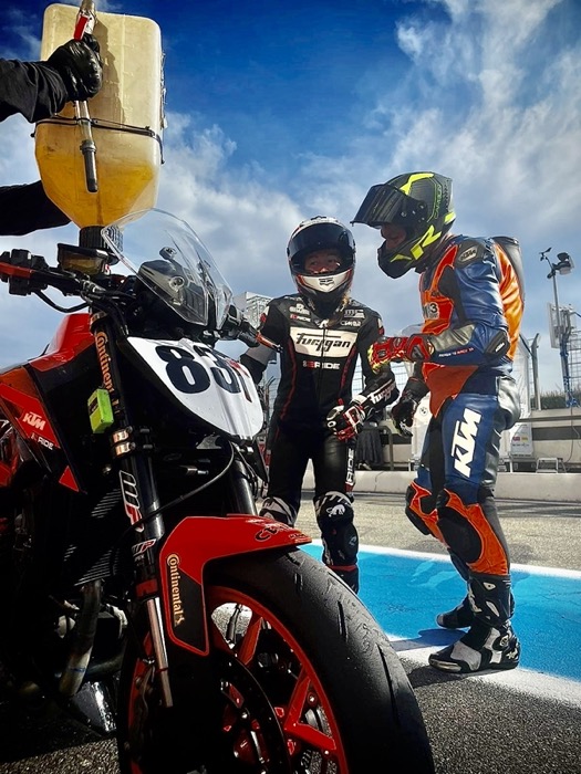 essai KTM RC8 C 2023 et test sur CIRCUIT de VALENCIA avec HERVE RICORD